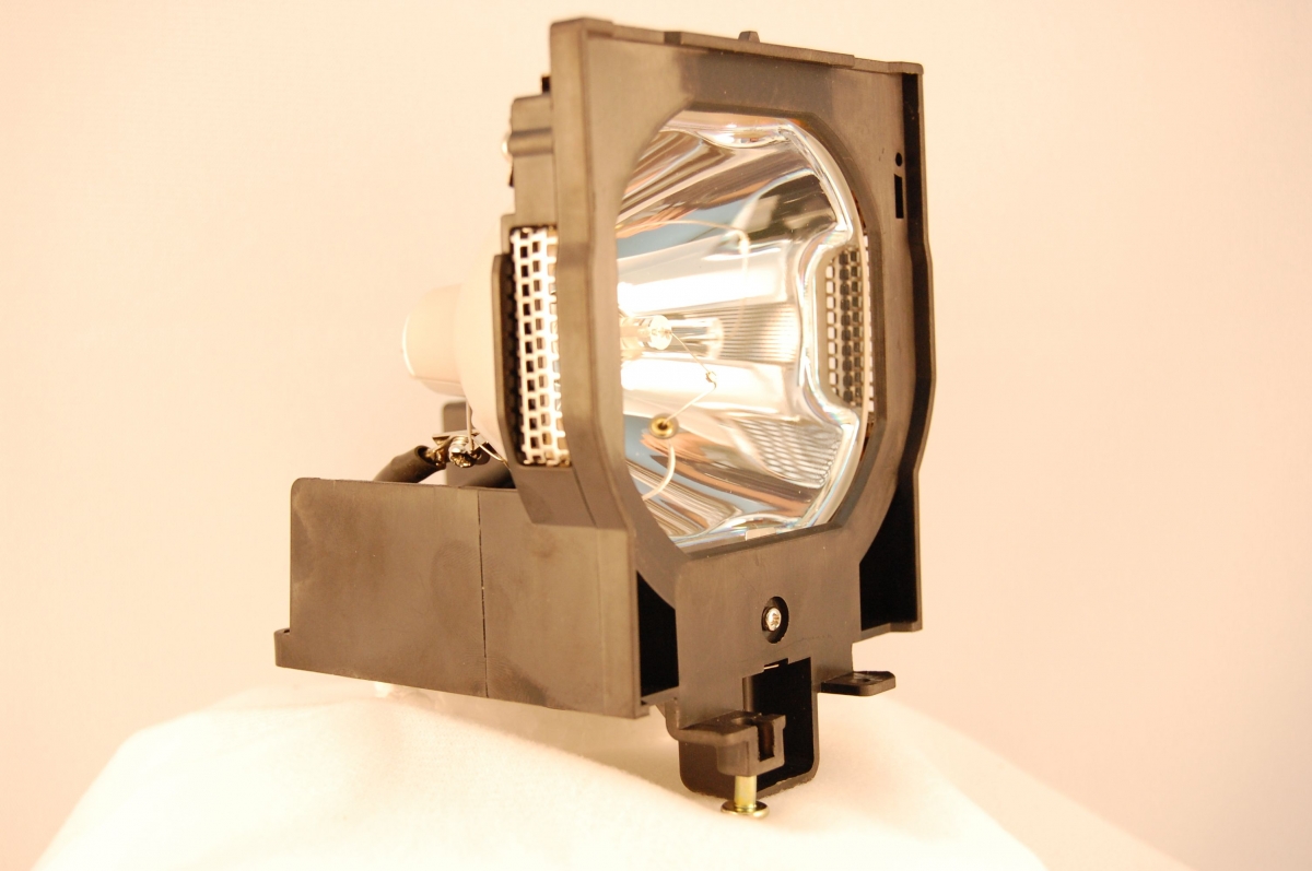 Compatible Projector lamp for Christie 03-000709-01P